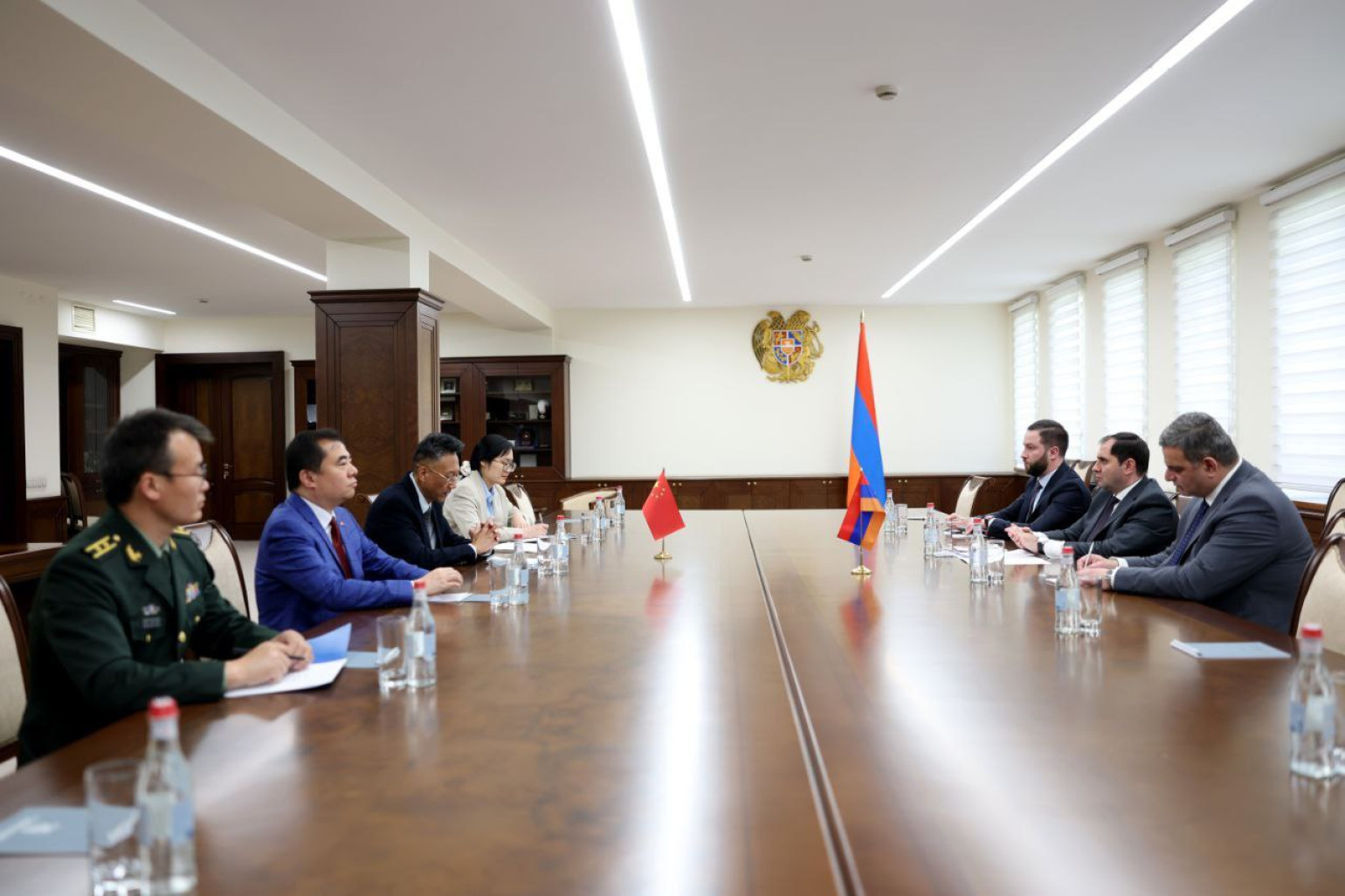 Պապիկյանը Չինաստանի դեսպանի հետ քննարկել է պաշտպանության ոլորտում համագործակցությանն առնչվող հարցեր