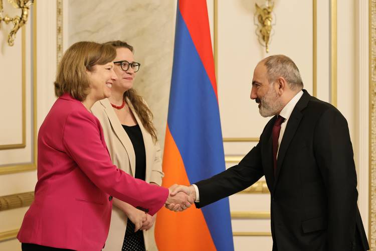 Արեւմուտքը Հայաստանին պարտադրում է որոշում կայացնել․ «Հրապարակ»