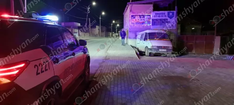Գեղարքունիքի մարզում վարորդը կայանել է իր վարած բեռնատար «Գազել»-ը, իջել ավտոմեքենայից, ապա այն ինքնաբերաբար հետ է շարժվել և վրաերթի ենթարկել վարորդին