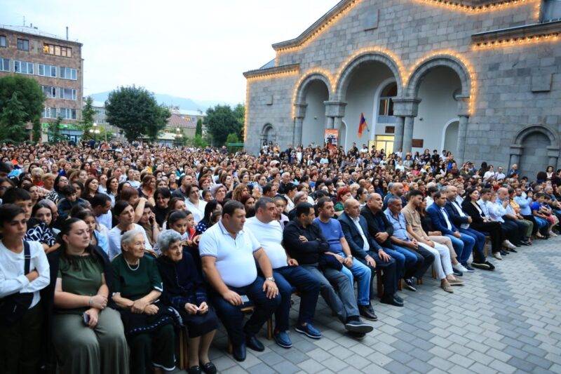 Պապիկյանը «Անուշ» օպերան է նայել