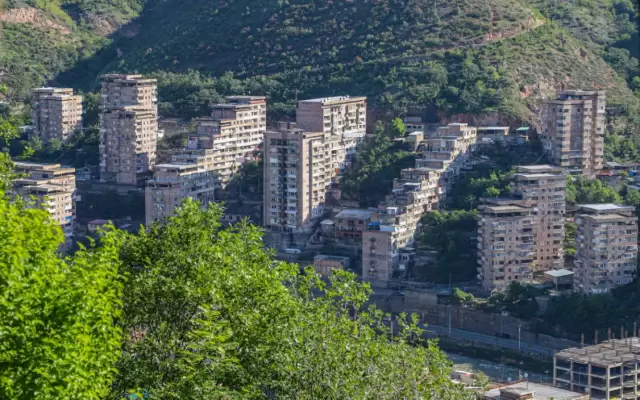 Կինը ոստիկաններին հայտնել է, որ Կապանի համայնքապետի տեղակալն ու Վերին Խոտանան բնակավայրի վարչական ղեկավարը գողացել են իր 6 անչափահաս երեխաներին