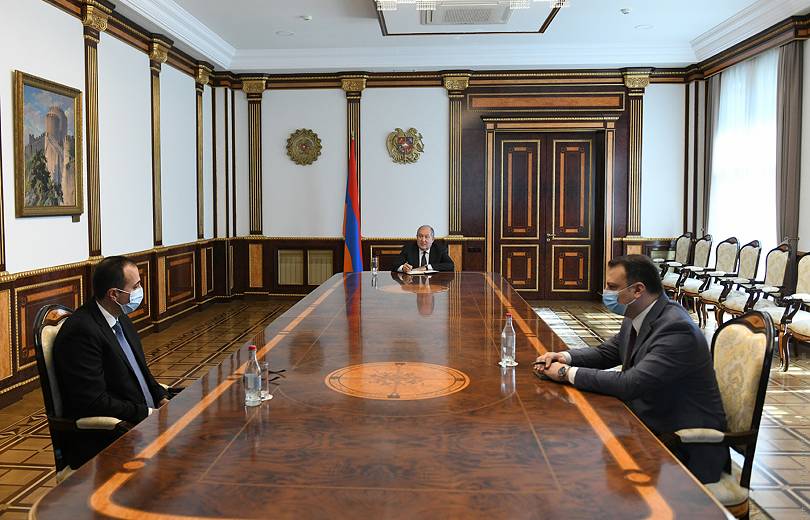 Թորոսյանը ՀՀ նախագահին տեղեկացրել է երկրում կորոնավիրուսի համավարակի հետ կապված ներկա իրավիճակի մասին (տեսանյութ)