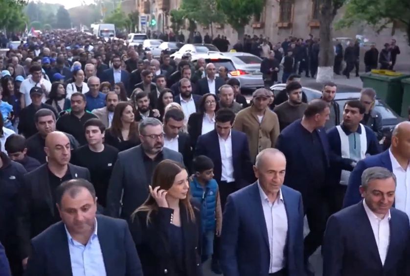 էջմիածնի Անմար կրակի հրապարակում մեկնարկում է «Հայաստան» դաշինքի հանրահավաքը (ուղիղ)