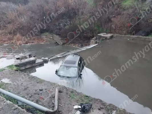 Արտակարգ դեպք Երևանում․ 38-ամյա վարորդը «Mazda CX 5»-ով Հրազդանի կիրճում՝ «Ֆլորենս» ռեստորանային համալիրի հարևանությամբ, հայտնվել է Հրազդան գետում