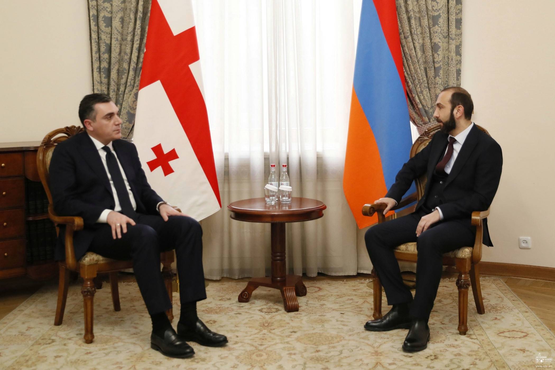 Արարատ Միրզոյանն իր վրացի գործընկերոջն է ներկայացրել Լաչինի միջանցքի արգելափակման հետևանքով ԼՂ-ում օրեցօր վատթարացող հումանիտար իրավիճակը (տեսանյութ)