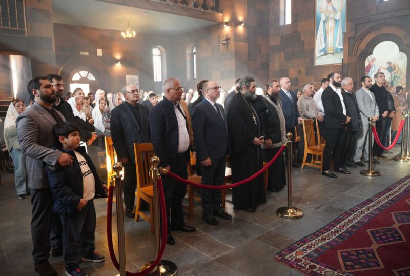 Իվանովոյի նորաօծ եկեղեցուն թեմակալ առաջնորդն ընծայաբերեց Աստվածաշունչ մատյան