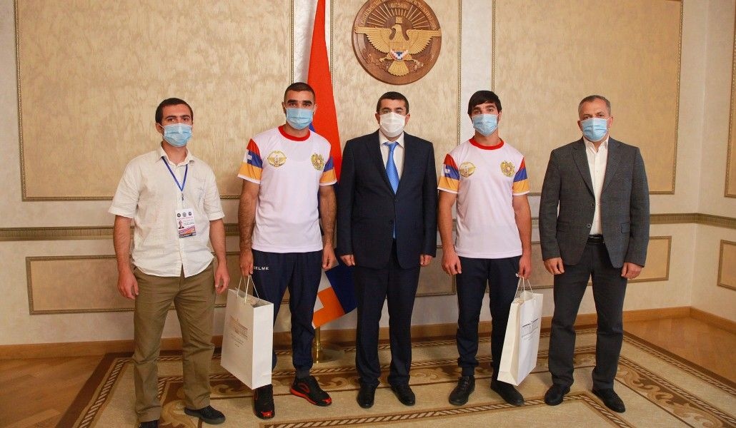 Արայիկ Հարությունյանն ընդունել է աշխարհի ռեկորդակիրներ Յուրի և Արթուր Սաքունց եղբայրներին