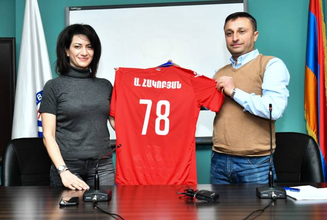 Զինվորական ծառայությունը կարևոր է, բայց երկրին կարող ես այլ  ծառայություն մատուցել. Աննա Հակոբյանը՝ ֆուտբոլիստներին