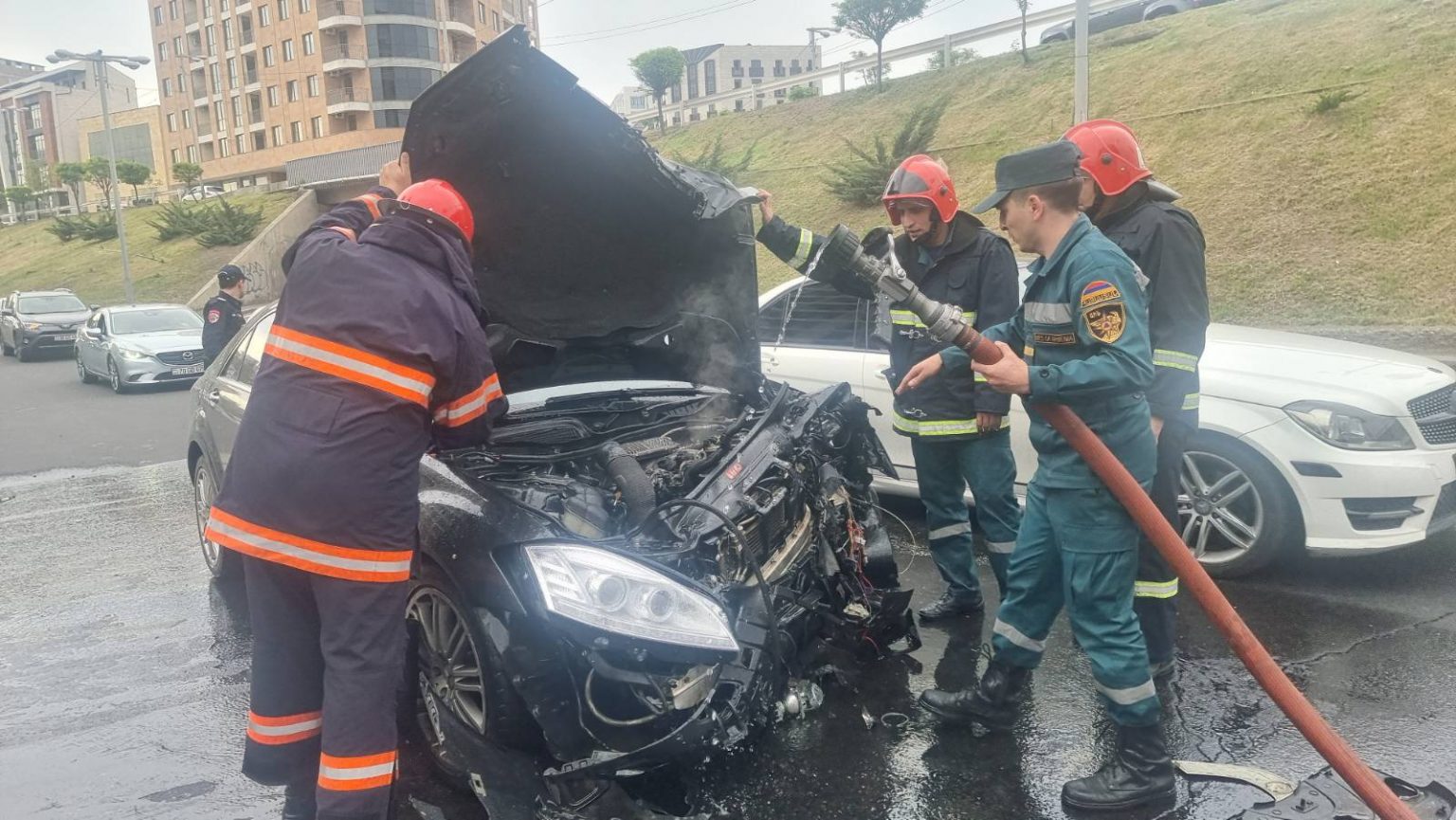 Երևանում բախվել են «Mercedes-Benz»-ն ու «KamAZ»-ը. կա տուժած