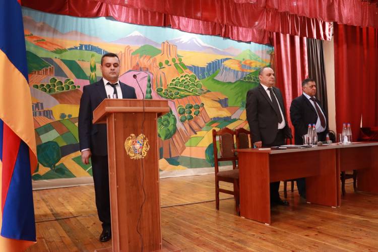 Սիսիանը համայնքապետը պարգեւատրել է հարազատ քեռուն.«Հրապարակ»