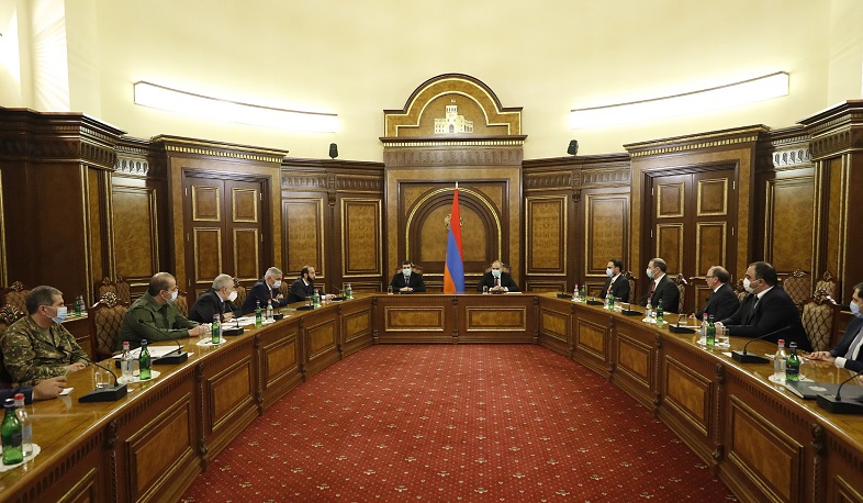 Под председательством Пашиняна прошло заседание Совета безопасности, на котором также присутствовал президент Арцаха 