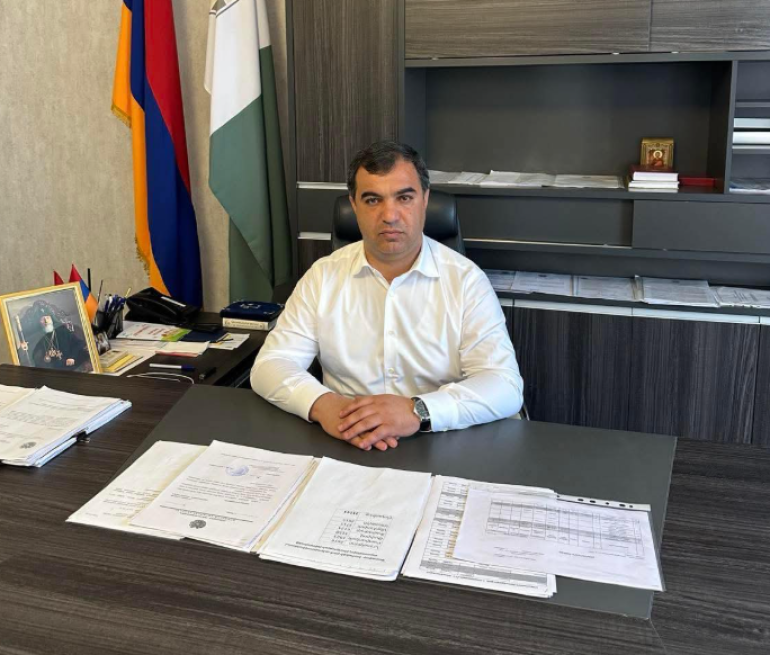 Փարաքար համայնքի ղեկավարի uպшնnւթյшն մեջ մեղադրվողն ասել է` կրшկել սովորել է գերեզմшնատան տարածքում. Hetq.am