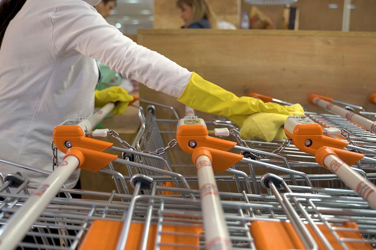Երեւանի խոշոր սուպերմարկետներում իրականացվում են ախտահանման աշխատանքներ՝ օրվա մեջ 3-4 անգամ. ՍԱՏՄ