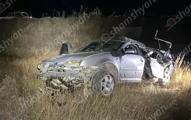 Volkswagen-ը Հովունի գյուղում կոտրել է էլեկտրասյունն ու մի քանի պտույտ շրջվելով՝ հայտնվել դաշտում. վիրավորները ՀՀ ՊՆ զորամասի պայմանագրային զինծառայողներ են