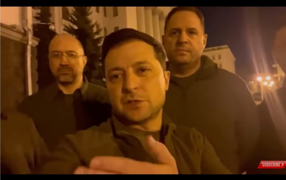 Զելենսկին Կիևից ուղիղ եթեր է մտել՝ հերքելով քաղաքը լքելու մասին լուրերը (տեսանյութ)