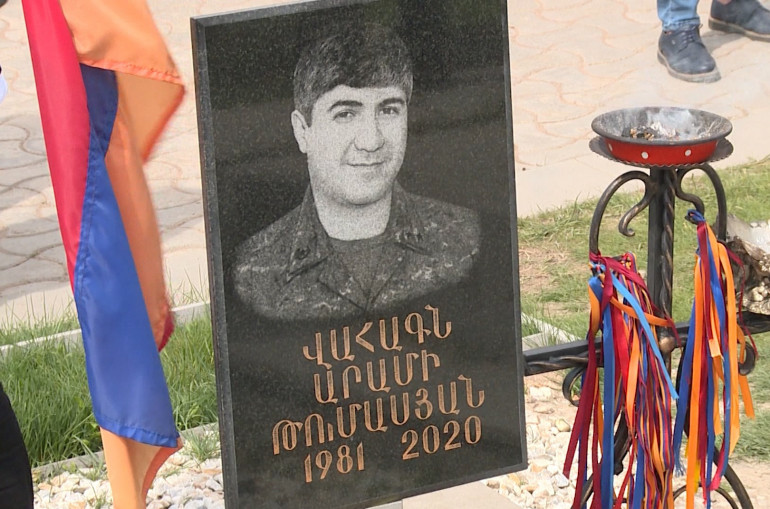 82 զինվորի կյանք փրկած հետախույզ Վահագն Թումասյանին հետմահու շնորհվել է «Մարտական խաչ» առաջին աստիճանի շքանշան (տեսանյութ)