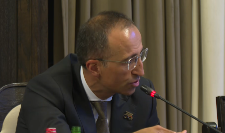 Քաղաքացին, երբ գնում է Հայաստանից այլ երկրի անձնագրով, մեր համակարգերը տեսնու՞մ են, որ դա նույն քաղաքացին է. վստահ չեմ, որ մի քանի անձնագիր ունեցողին իդենտիֆիկացնելու ենք որպես մի անձ. Թորոսյան