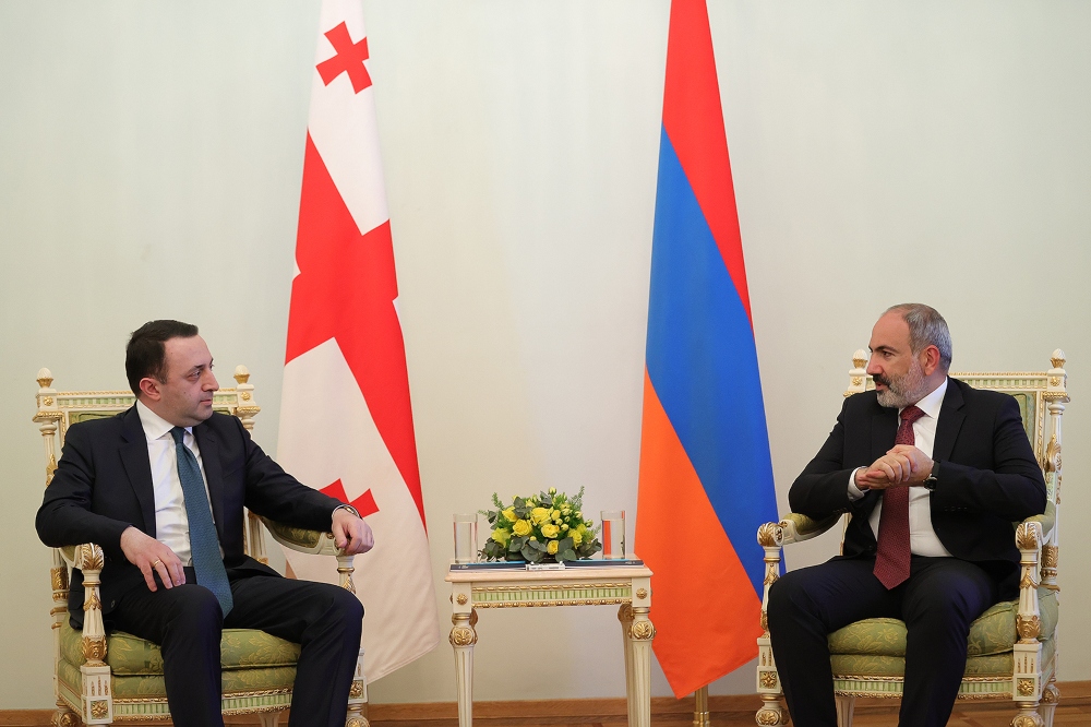 Пашинян поздравил Гарибашвили по случаю Национального праздника Грузии