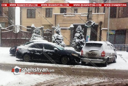 Երևանում ճանապարհներից ձյունը չմաքրելու պատճառով Տարոն Մարգարյանի տան դիմաց վթարի է ենթարկվել Շիրակ Թորոսյանը