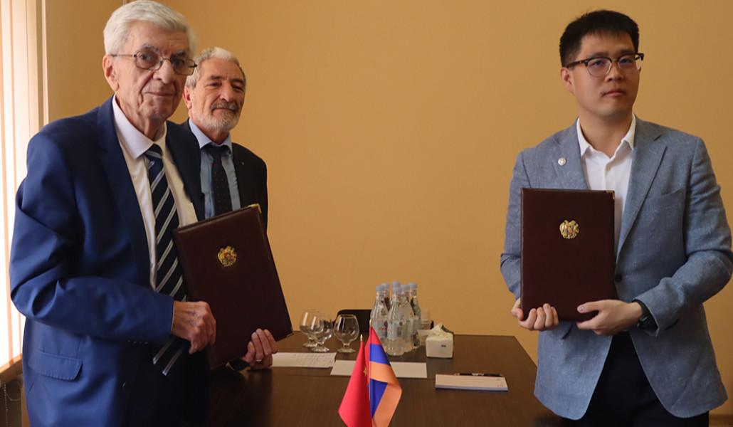 ՀՀ ԳԱԱ-ի և Չինաստանի  «CORE» ակադեմիայի միջև ստորագրվեց համագործակցության հուշագիր