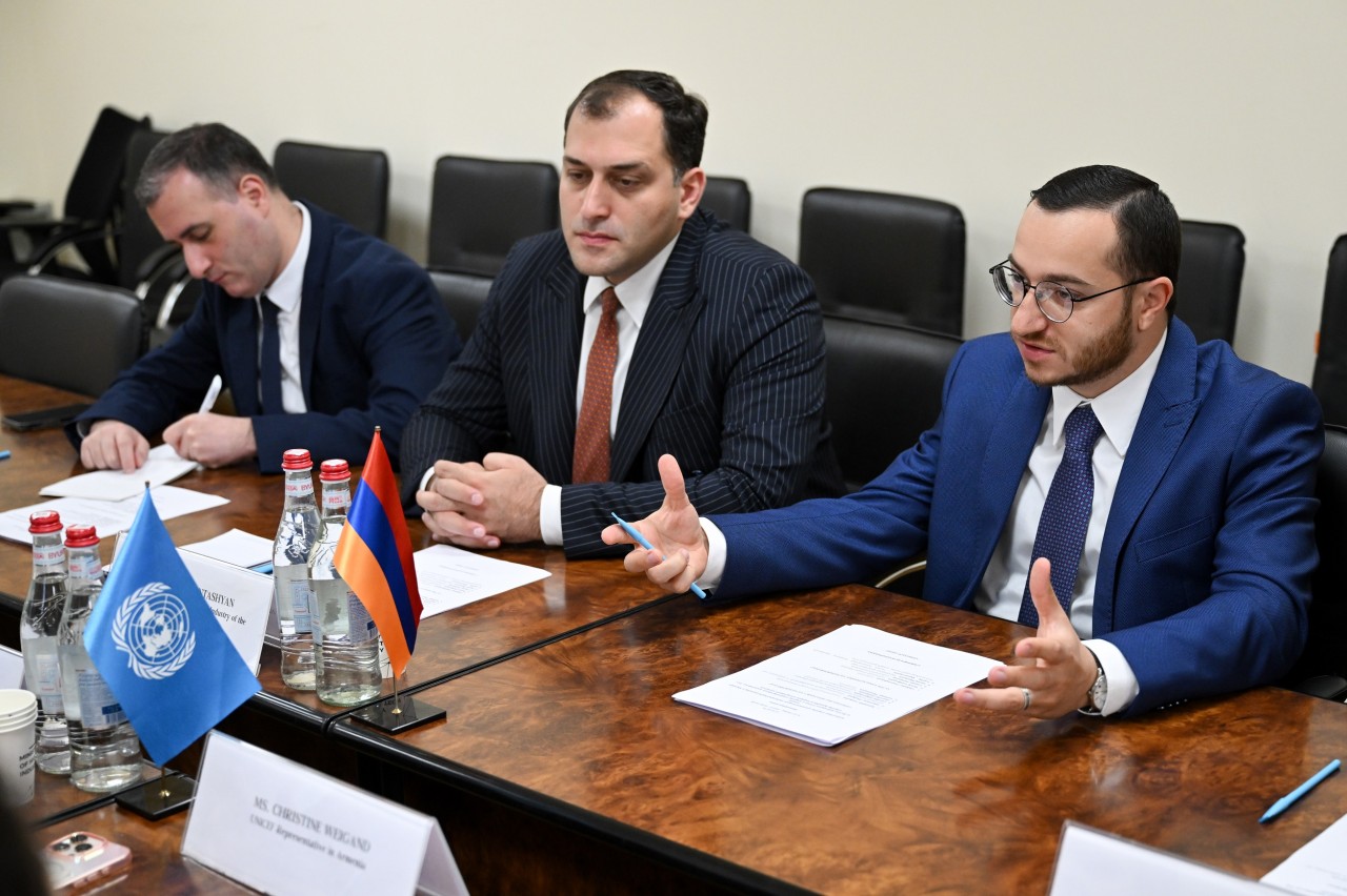 ՅՈւՆԻՍԵՖ-ի ներկայացուցիչների հետ հանդիպմանը նախարարն առանձնացրել է կիբեռգրագիտության խթանումը հանրության կրթության մակարդակի բարձրացման միջոցով
