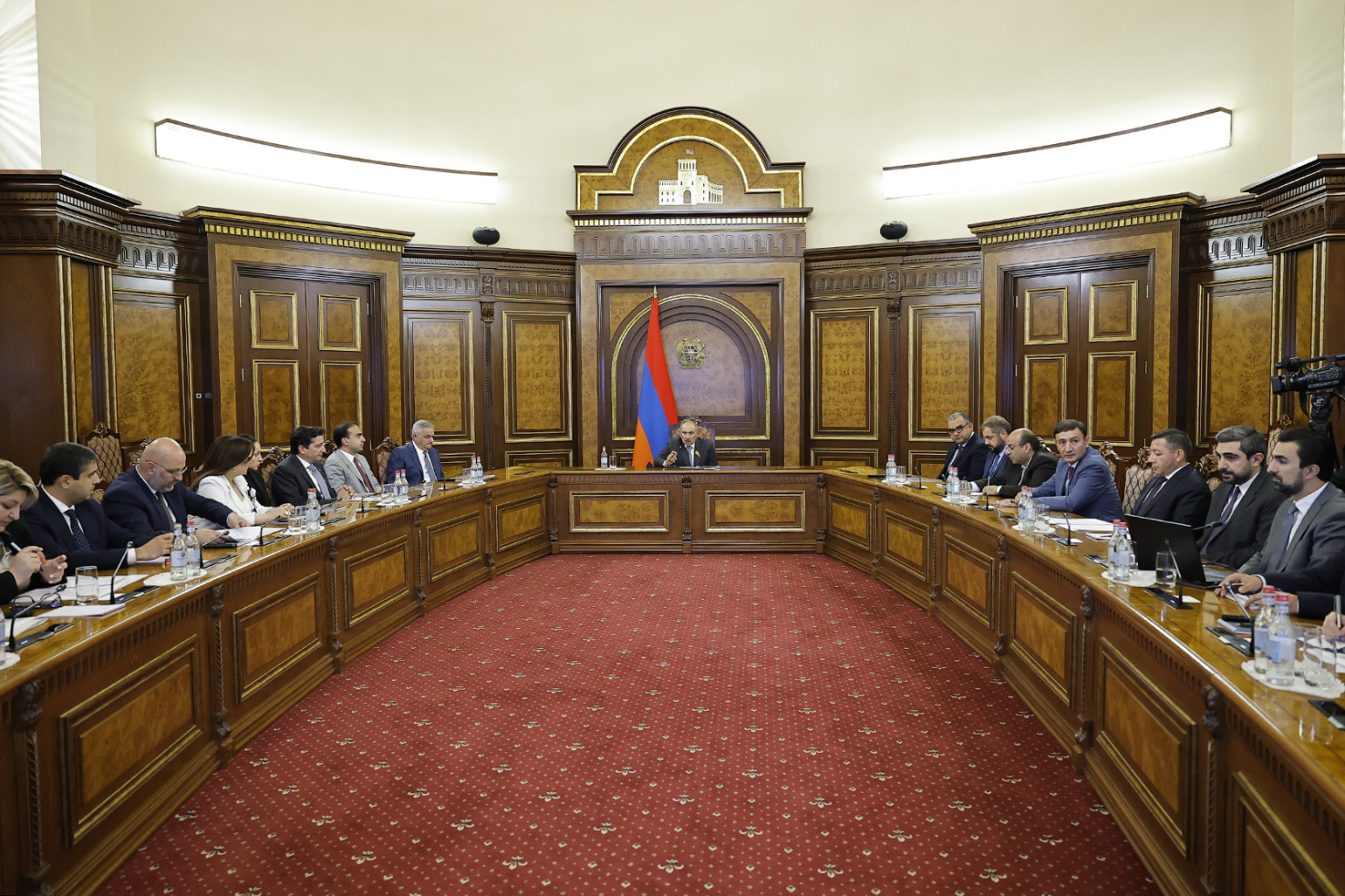 Փաշինյանի գլխավորությամբ քննարկվել է Երևանում և Գյումրիում Կառավարության ներդրումային առաջնահերթությունների պլանը