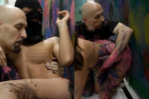 Ռուս նկարիչը վրձնի փոխարեն մերկ կանանցով է նկարում