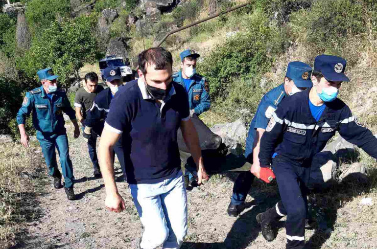 Փրկարարները Քասախի կիրճում կոտրվածքներով քաղաքացուն օգնություն են ցուցաբերել (լուսանկար)