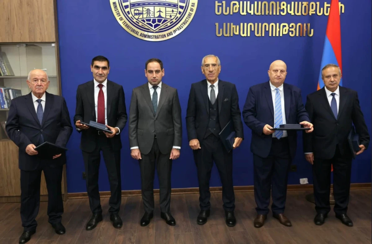 Դավիթ Խուդաթյանը ՏԿԵ ոլորտի աշխատակիցներին է հանձնել նախագահի հրամանագրերով շնորհված մեդալները