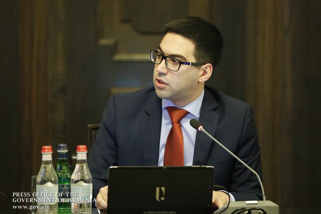 Ռուստամ Բադասյանը շնորհակալություն է հայտնել Նիկոլ Փաշինյանին․ նա թողնում է նախարարի պաշտոնը