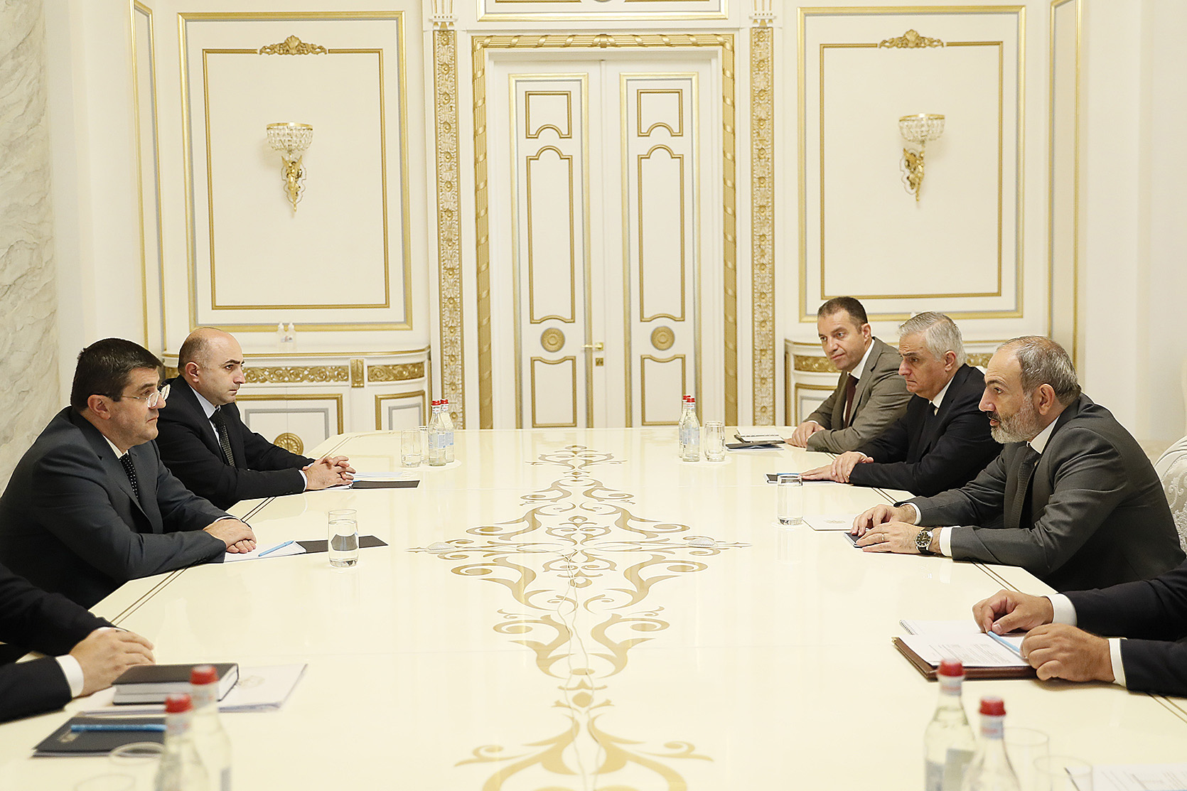 Пашинян и Арутюнян обсудили перспективы экономического развития Арцаха