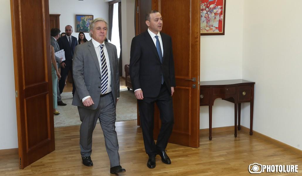 Ուրուգվայի ԱԳ նախարարի հետ հանդիպումը մեկնարկեց