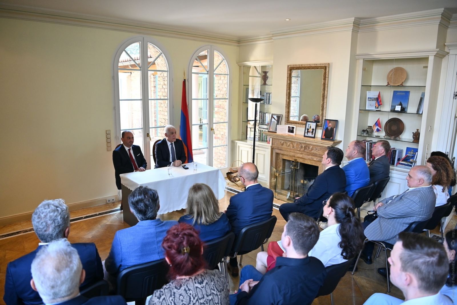Հայաստանը որդեգրել է հարևանների հետ հարաբերությունները կարգավորելու քաղաքական գիծ. Վահագն Խաչատուրյան