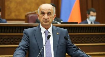 Մեկը կա էստեղ նստած, 100 մահապարտ է փնտրում, որ ԱԺ շենքը գրավի. կարգի հրավիրում ե՞ք. Վիգեն Խաչատրյանն՝ ընդդիմադիրներին