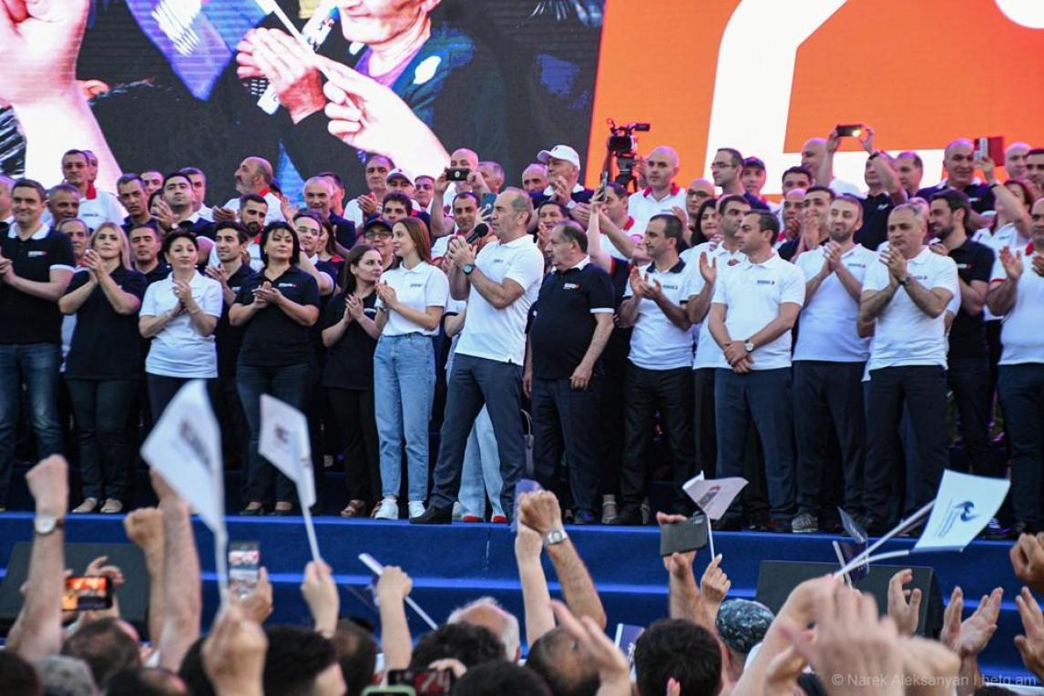 Ռոբերտ Քոչարյանի թիմը մեծ միջոցառում է նախապատրաստում․ «Հրապարակ»