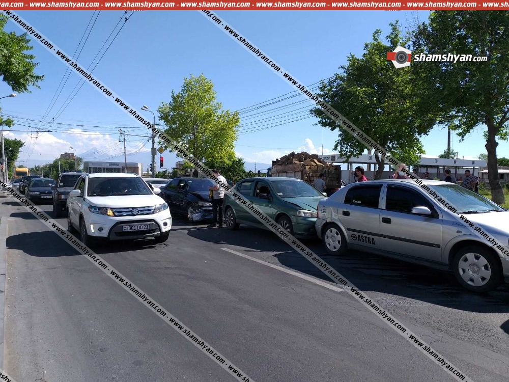 Շղթայական ավտովթար Երևանում. բախվել են Mercedes-ը, Toyota Camry-ն, Peugeot-ն և 2 Opel-ները
