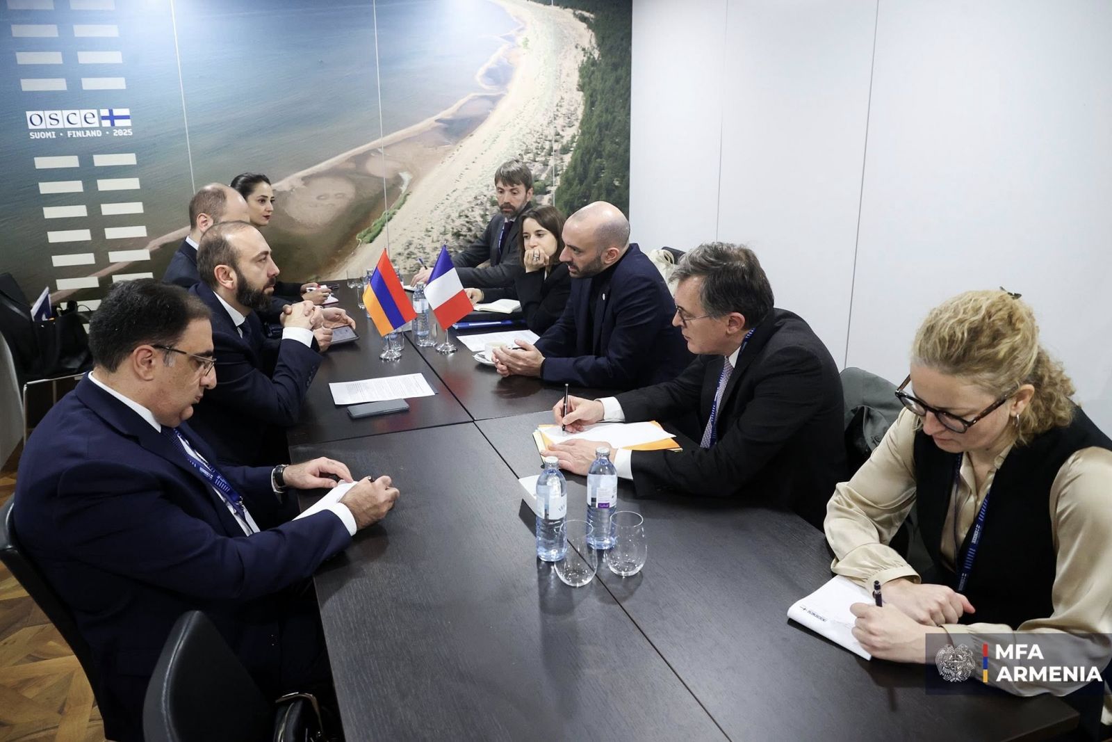 Միրզոյանը ֆրանսիացի գործընկերոջը ներկայացրել է Երևանում անցկացվելիք Եվրոպական քաղաքական համայնքի գագաթաժողովի նախապատրաստական աշխատանքները