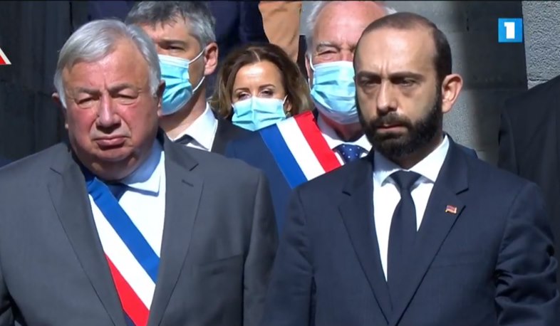 Ֆրանսիայի Սենատի նախագահը հարգանքի տուրք մատուցեց Հայոց ցեղասպանության զոհերի հիշատակին