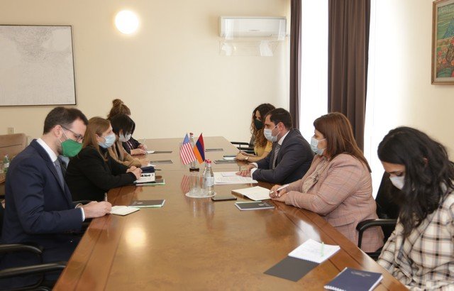 Սուրեն Պապիկյանն ընդունել է Լին Թրեյսիին. քննարկվել են Գորիս-Կապան ճանապարհի շուրջ ստեղծված իրավիճակը