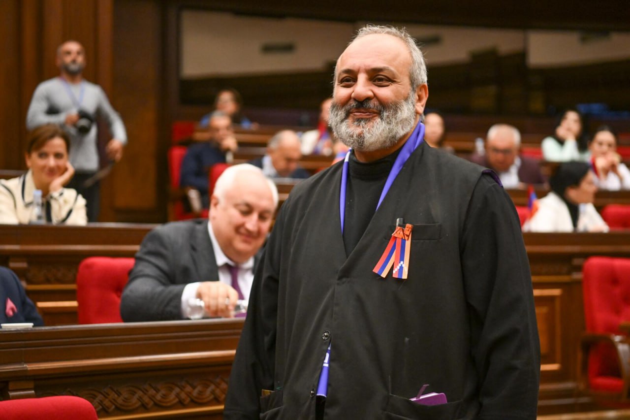 Բագրատ Սրբազանը երկու օրով մեկնելու է արտերկիր
