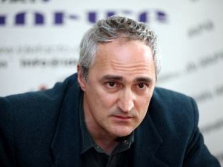 Տիգրան Խզմալյանին թույլ չեն տվել մուտք գործել Վրաստան, նա ոտքով վերադարձել է Հայաստան