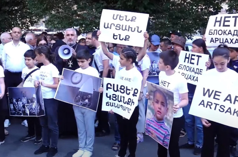 Վերադարձրեք արցախցի երեխաների իրավունքները. արցախցի փոքրիկները ՄԱԿ-ի գրասենյակի մոտ հնչեցրեցին Արցախի օրհներգը