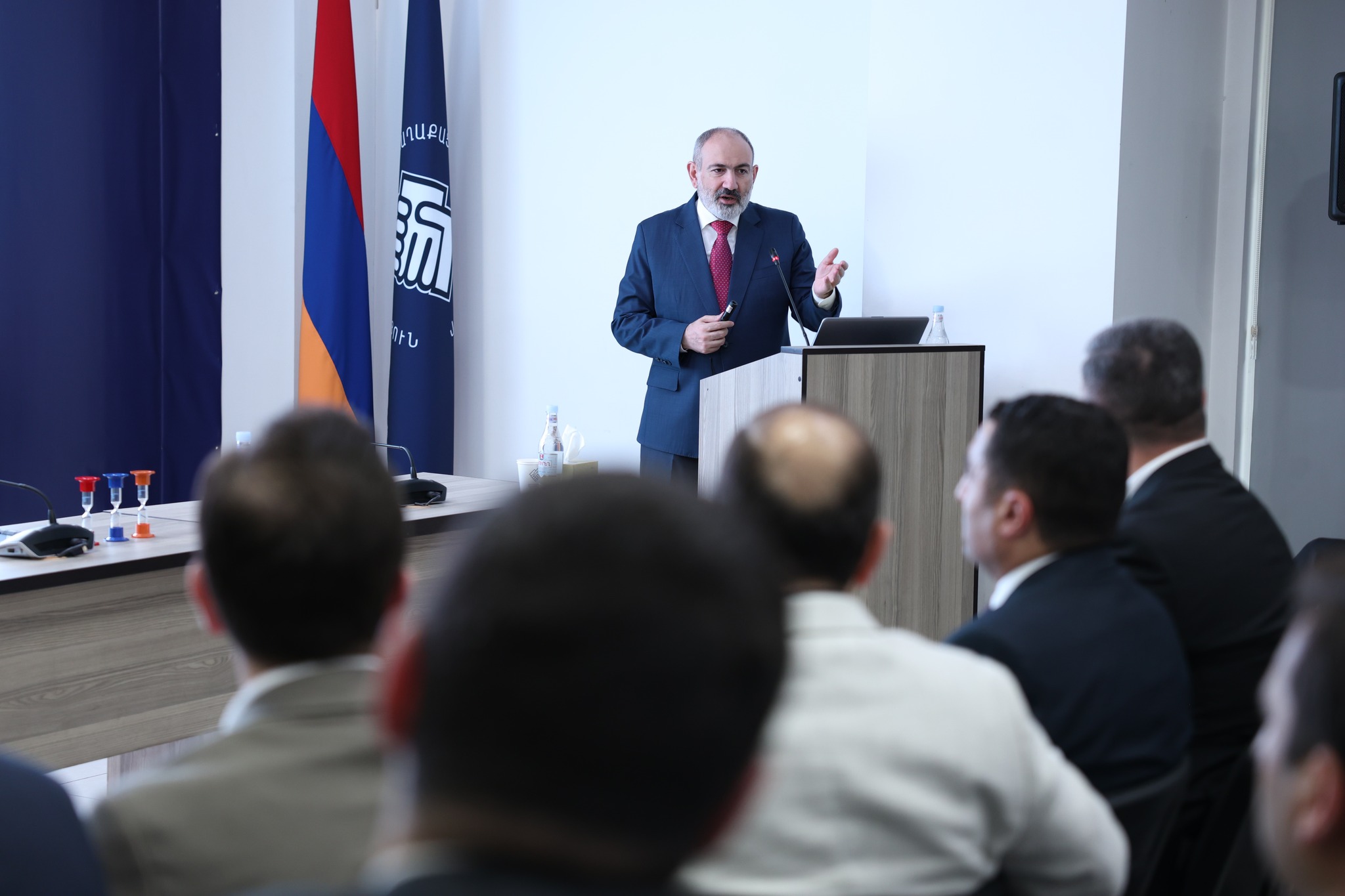 Փաշինյանը հանդես է եկել Հայաստանի և Ադրբեջանի միջև սահմանազատման գործընթացի մեկնարկի մասին զեկույցով