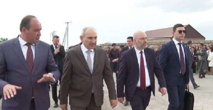Կառուցվում է Կառնուտ, Բասեն, Հովիտ, Ջրառատ բնակավայրերը սնող 15 կմ երկարությամբ գազատար. Փաշինյան (տեսանյութ)