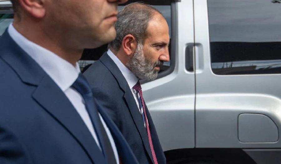 Նիկոլ Փաշինյանի ուղղությամբ 9-րդ հարկից խնձոր նետած 72-ամյա Ալբերտ Առստամյանն արդարացվեց