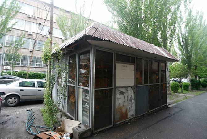 Երևանում ապամոնտաժվել է կանաչ տարածքում տեղադրված կրպակը  