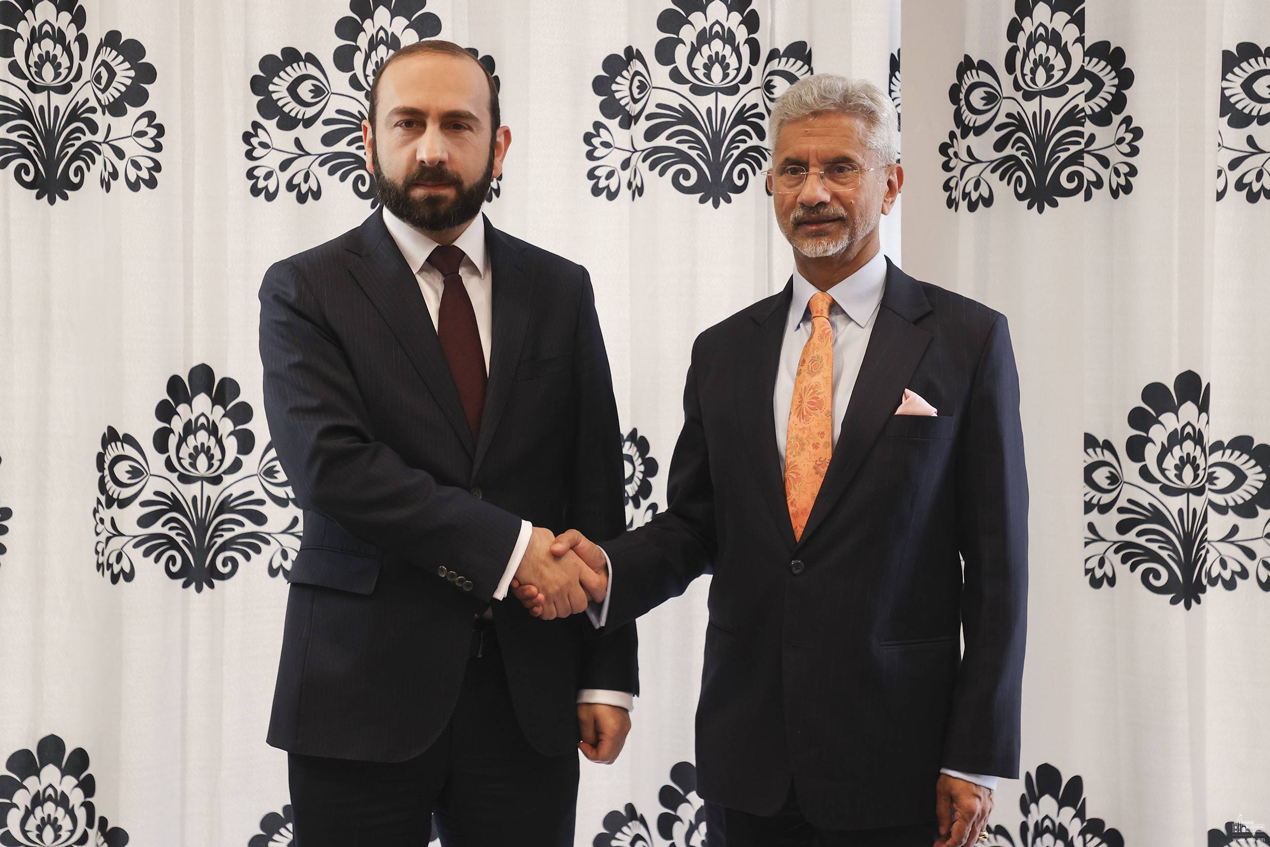 Мирзоян на встрече с министром иностранных дел Индии подчеркнул недопустимость проводимой Азербайджаном последовательной политики этнической чистки в отношении армян НК