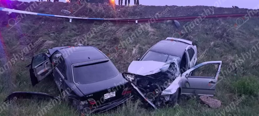 Խոշոր ավտովթար Կոտայքի մարզում․ Ալափարսում բախվել են «Mercedes»-ն ու «Volkswagen»-ը․ ավտոմեքենաները հայտնվել են ձորակում․ կա վիրավոր