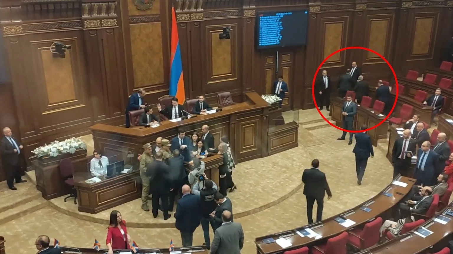 Ինչպես Թագուհի Թովմասյանի ակցիայի ժամանակ մեկուսացրեցին Փաշինյանին. «Ժողովուրդ»