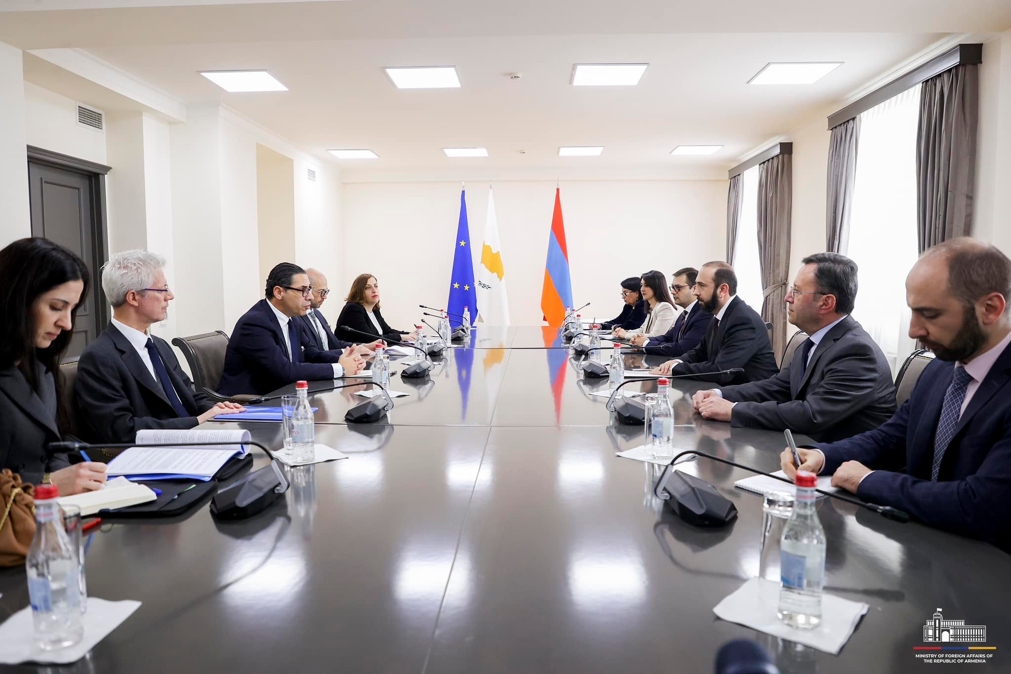 Ընթանում է Հայաստանի և Կիպրոսի արտաքին գործերի նախարարների ընդլայնված կազմով հանդիպումը